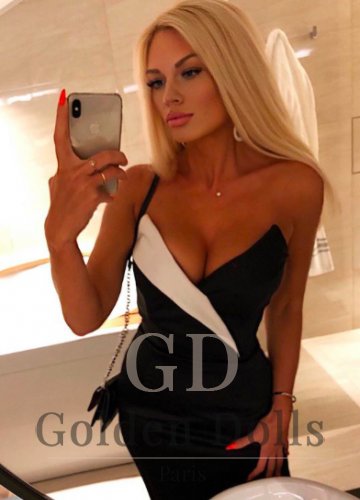 luxury blonde escort Paris