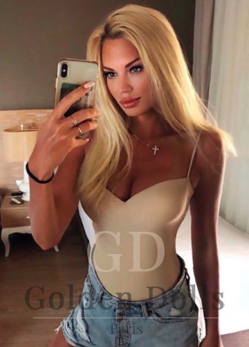 luxury blonde escort Paris