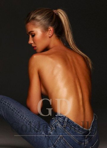 Camilla Paris elite escort