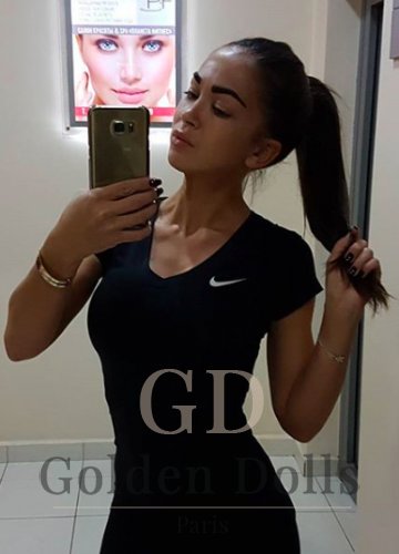 Paris brunette escorts