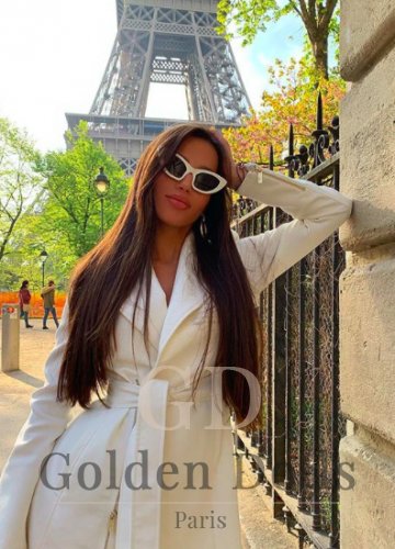 Paris escort girl